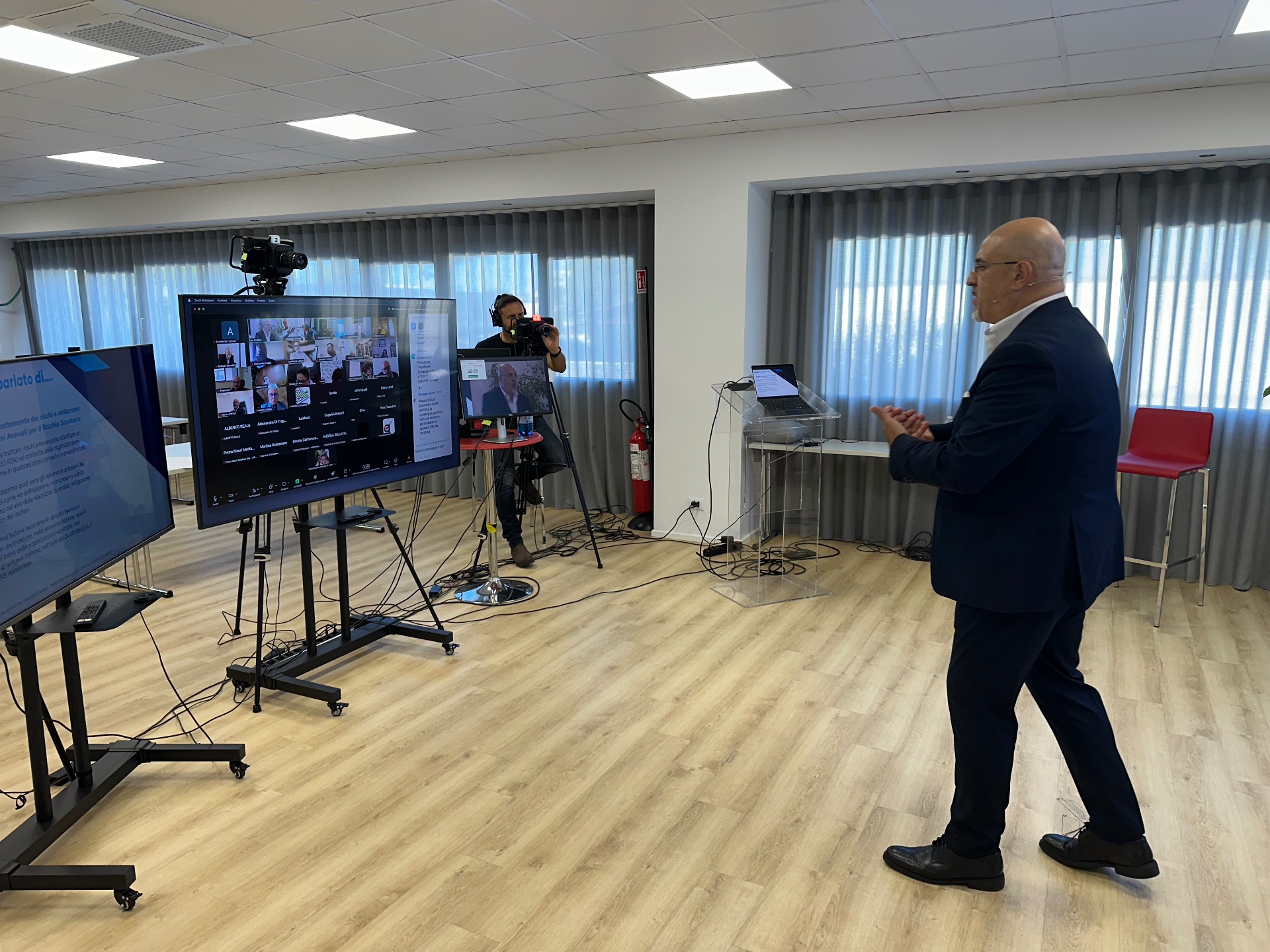 Evento in sala con relatore e ripresa video
